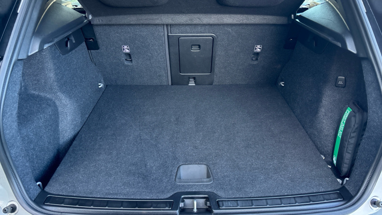 Volvo XC40 2.0 B3P Core 5dr Auto Petrol Estate